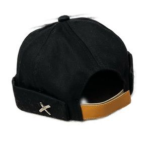NWOT Brimless cap Black one size men’s metal decal leather strap